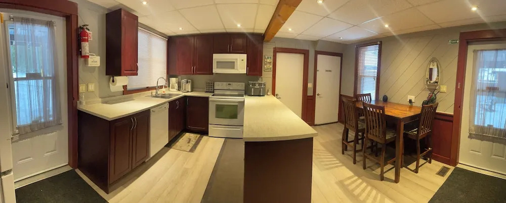 4 Bedroom Cottage on Manitoulin Island Next to Sand Beaches