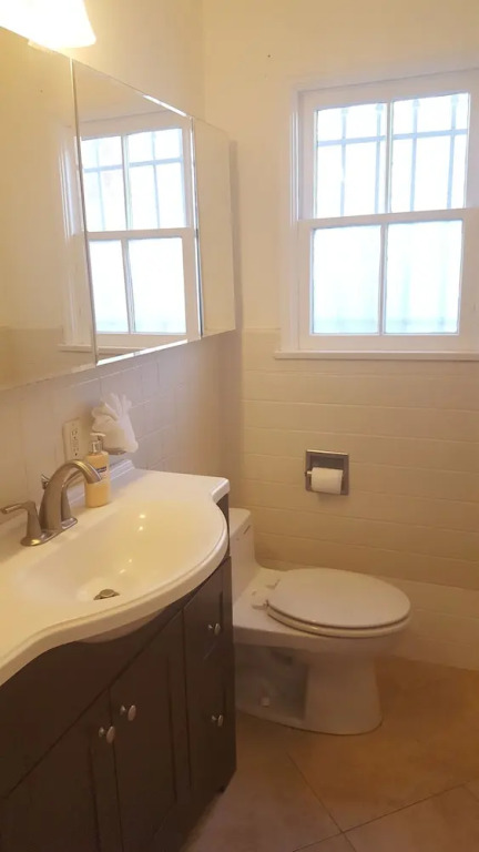 Great 2 Floor house in Beverly-wood