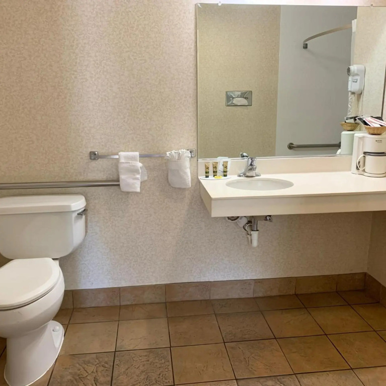 Olive Tree Inn & Suites, a Howard Johnson by Wyndham