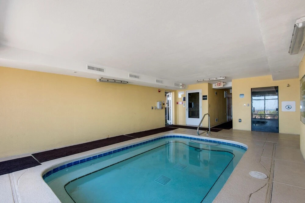 Twin Palms 1001