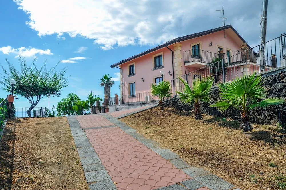 La Casa Rosa