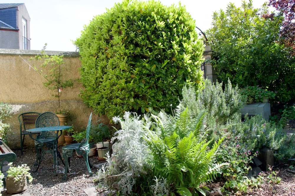 Traditional 2 Bedroom Church Gatehouse