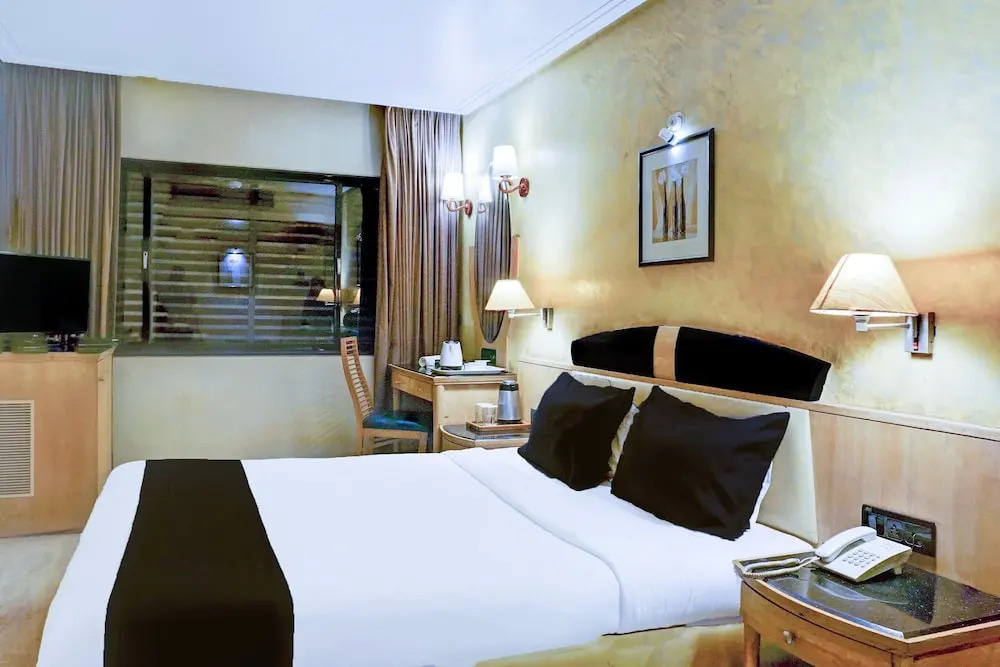 Premium Room Near Pataleshwar Temple, Pune