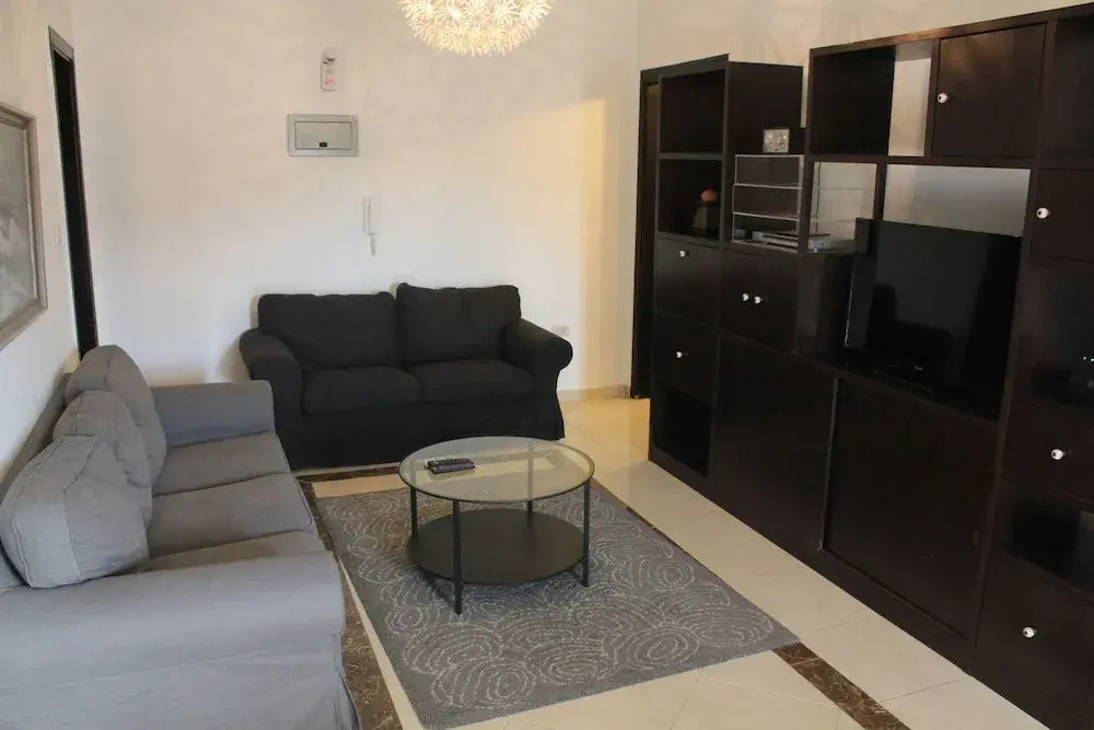Cozy & Gated Compound