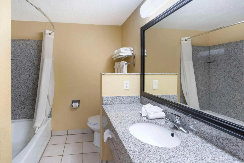 Quality Inn & Suites Bloomington University Area