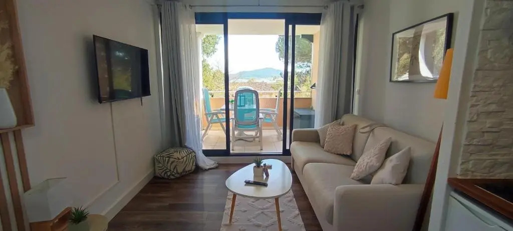 CHEZ ADRIANA studio cosy VUE sur le golfe de Saint-Tropez