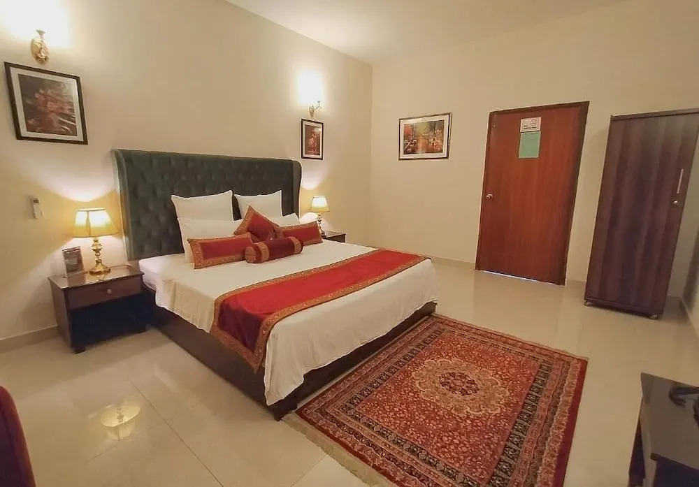 Hotel Gulberg Grand
