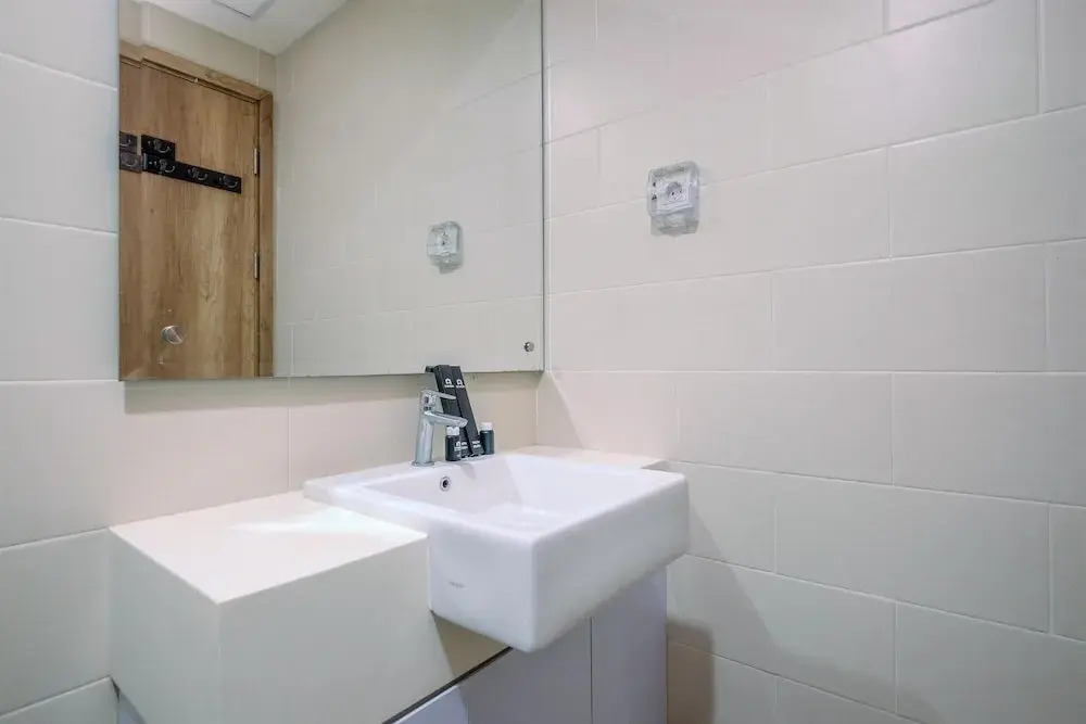 Fancy and Fabulous 1BR at Pejaten Park Apartment