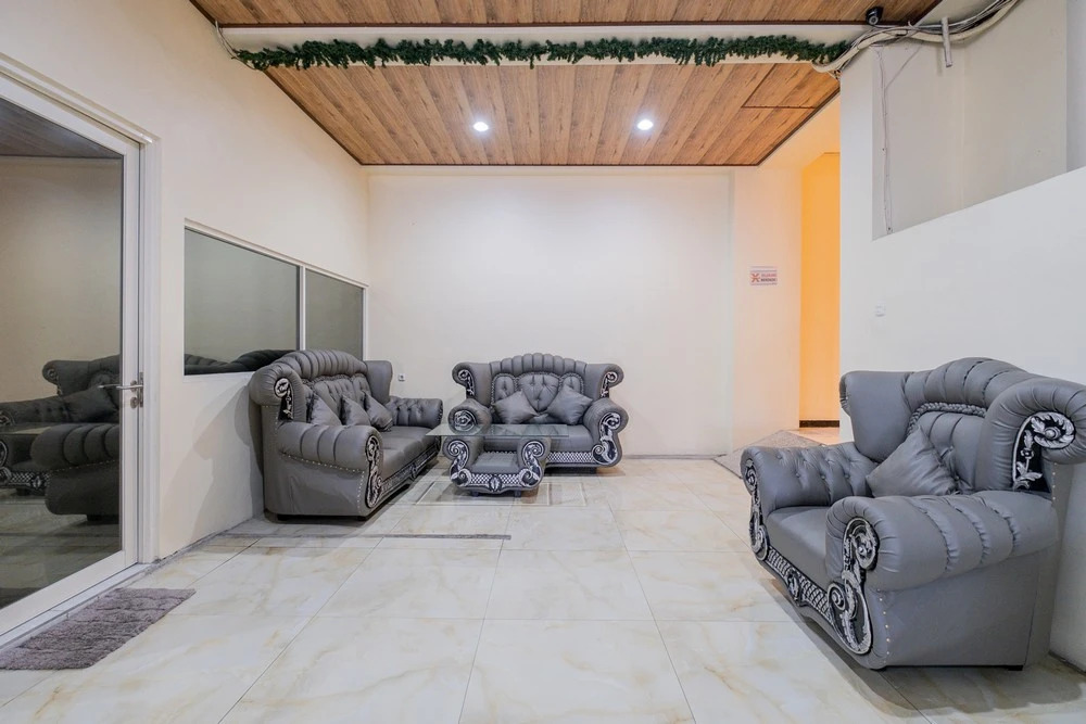 RedDoorz Plus @ Grace Residence Surabaya