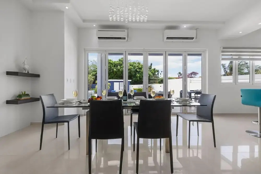 Modern Spacious 4br3ba w Pool Close to Beach