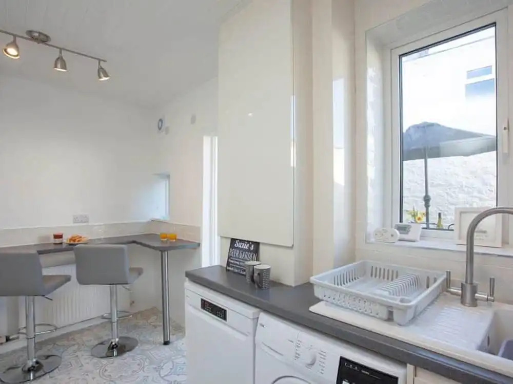 Torquay - House - Sleeps 6 - Pet Friendly