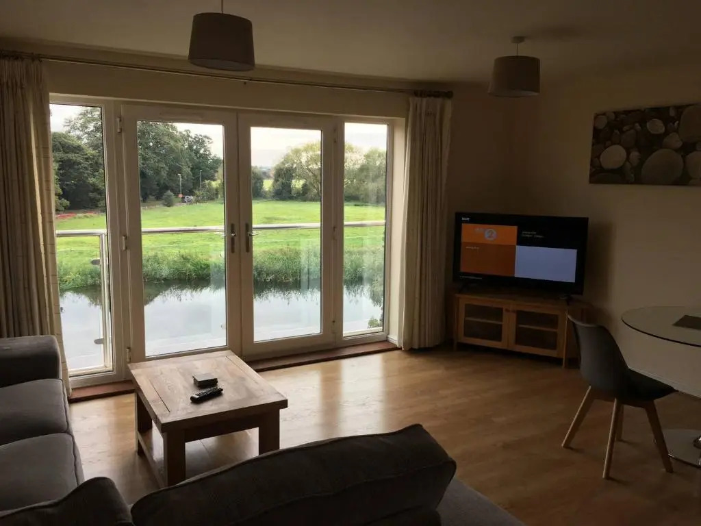 Riverside Penthouse 2BR & 2 Bath 2 Parking View Near St Neots