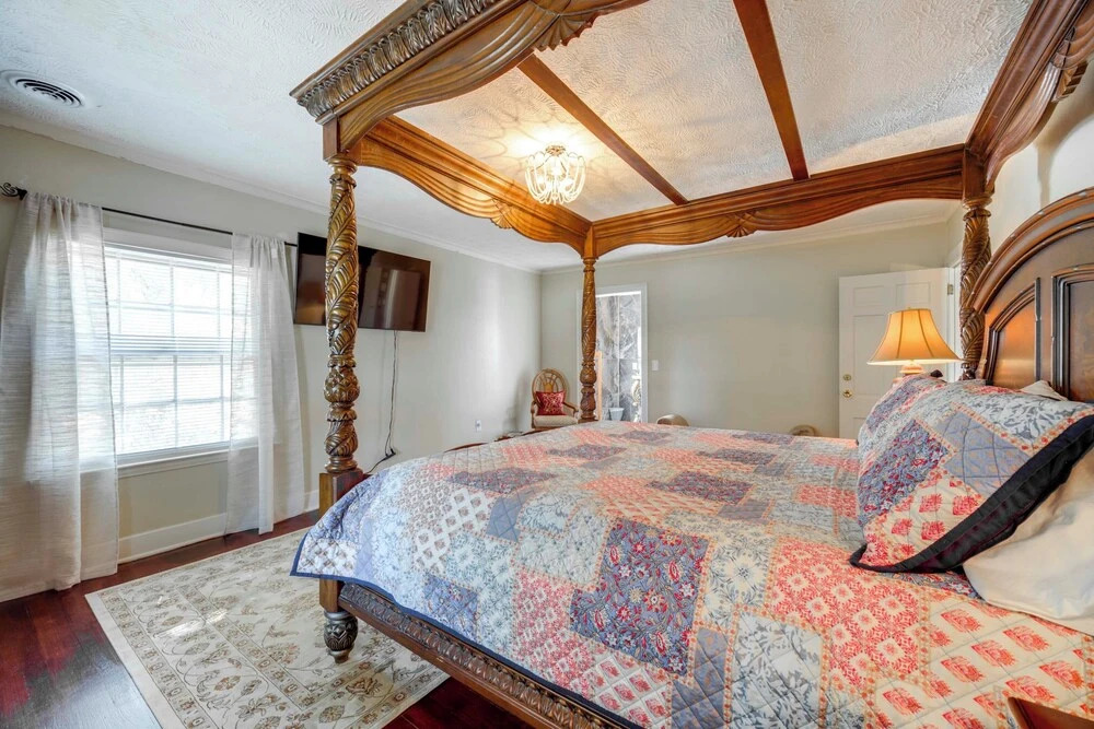 Near Lake Erie, Harbor & Parks: Conneaut Getaway!