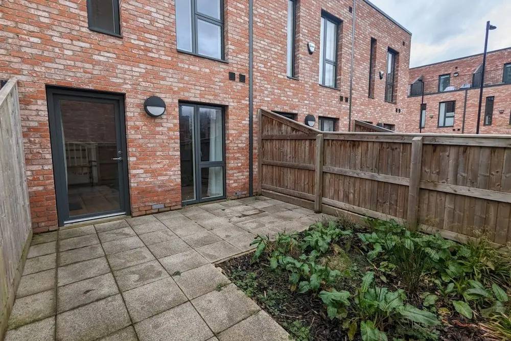 Adelphi Townhouse Contemporary 2 Bed 1 Bath 1 WC