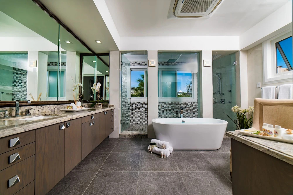 Everything Nice By the Sea in Montego Bay 5BR