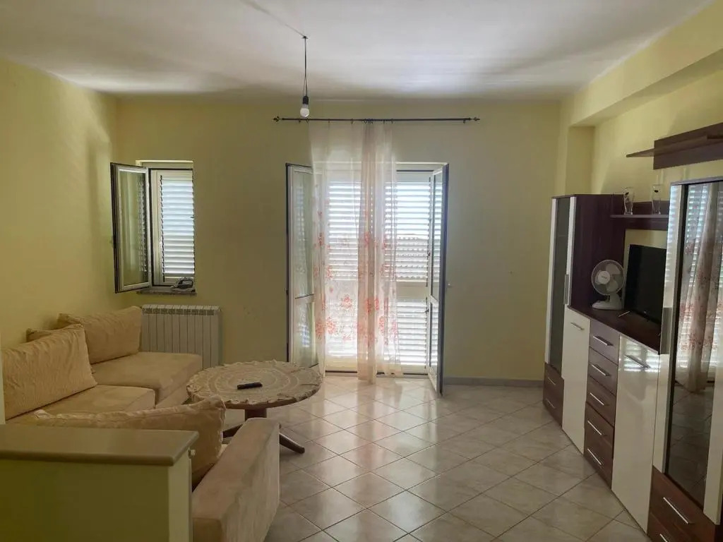 Confortevole e Luminoso Alloggio a Falerna 100mq con Free WiFi Free Parking