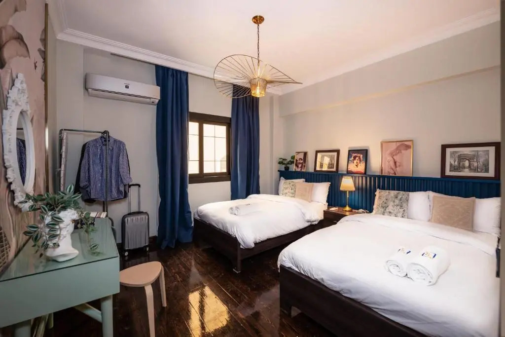 The Bold Parisian House - Steps From The Best Mall in Cairo