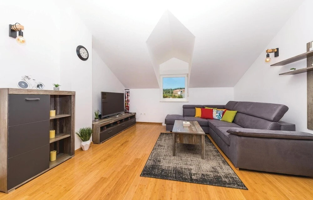 Stunning Apartment in Okrug Gornji With 3 Bedrooms and Wifi