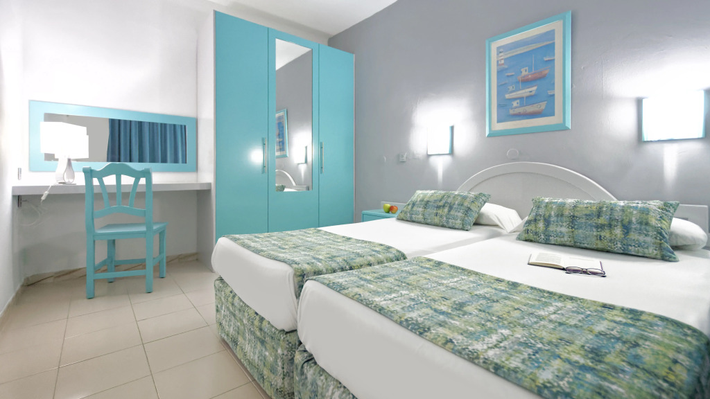 Los Veleros Apartments
