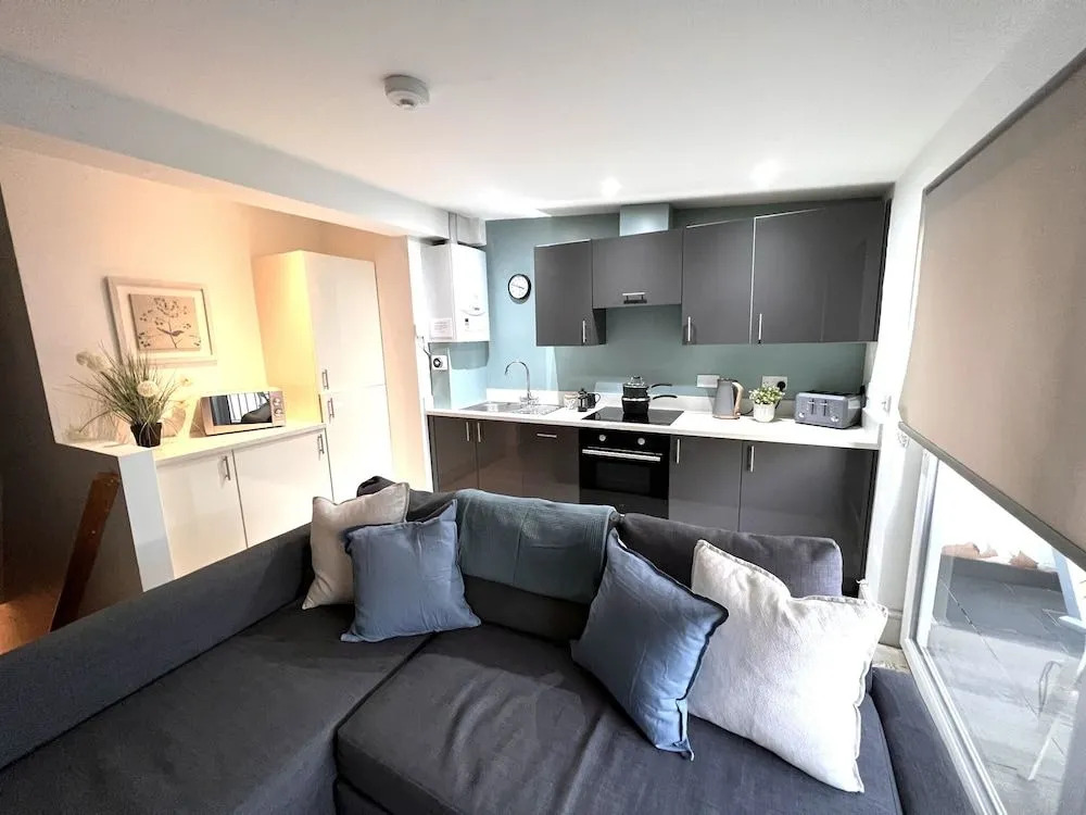Cosy one bedroom apartments with free evening parking