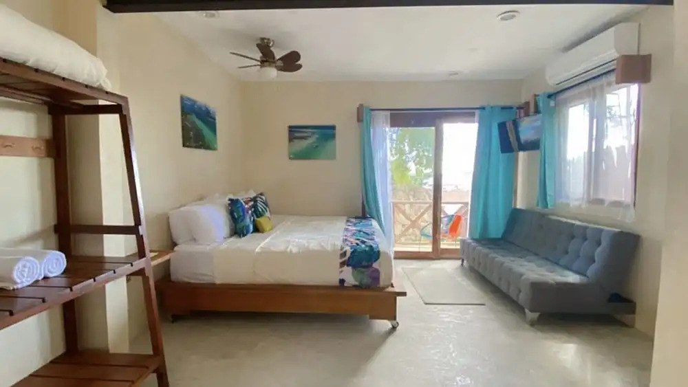 Hotel y Eco-Cabañas Azul María Bacalar