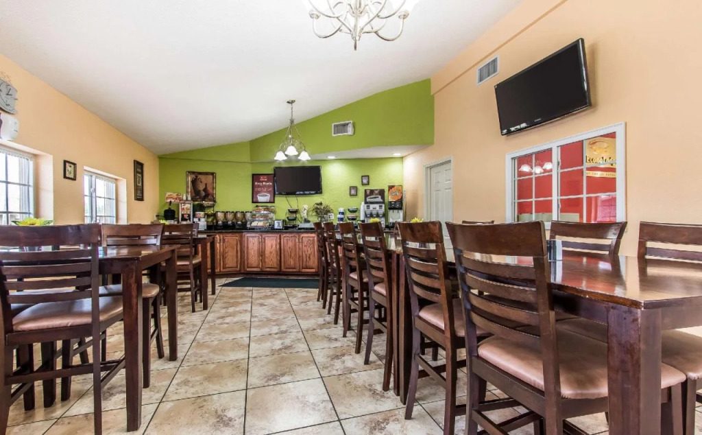 Woodridge Inn and Suites