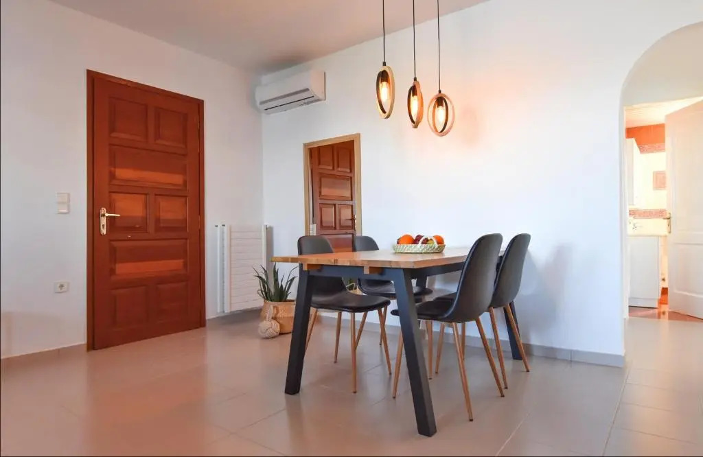 Amazing 2 bedroom apartment overlooking the Marina at Vourkari