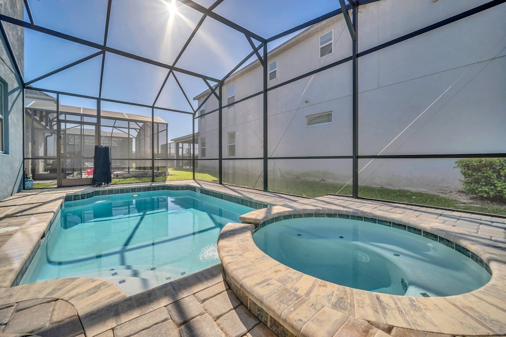 Modern Decor With Themed Rooms, With Retro Game Room and Huge Pool in Upscale Resort! #6s820