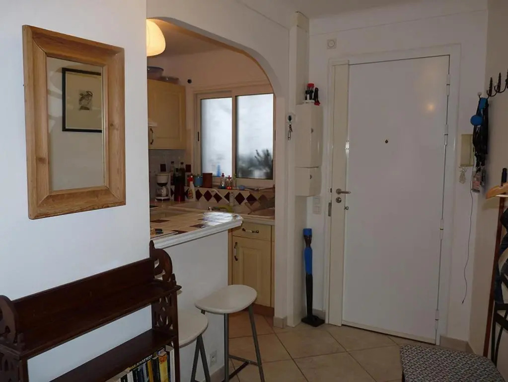One bedroom apartment in Cannes with a terrasse and stunning views walking distance to the Palais 453