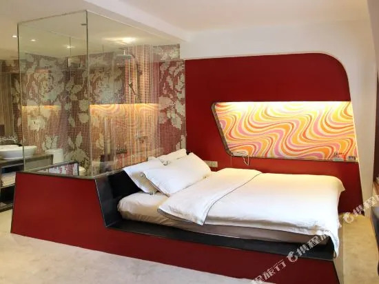 Zhiling Homestay (Five Star Street City Center)