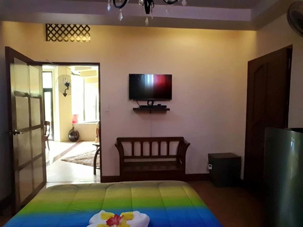Mactan Breeze - Airport Bed & Breakfast