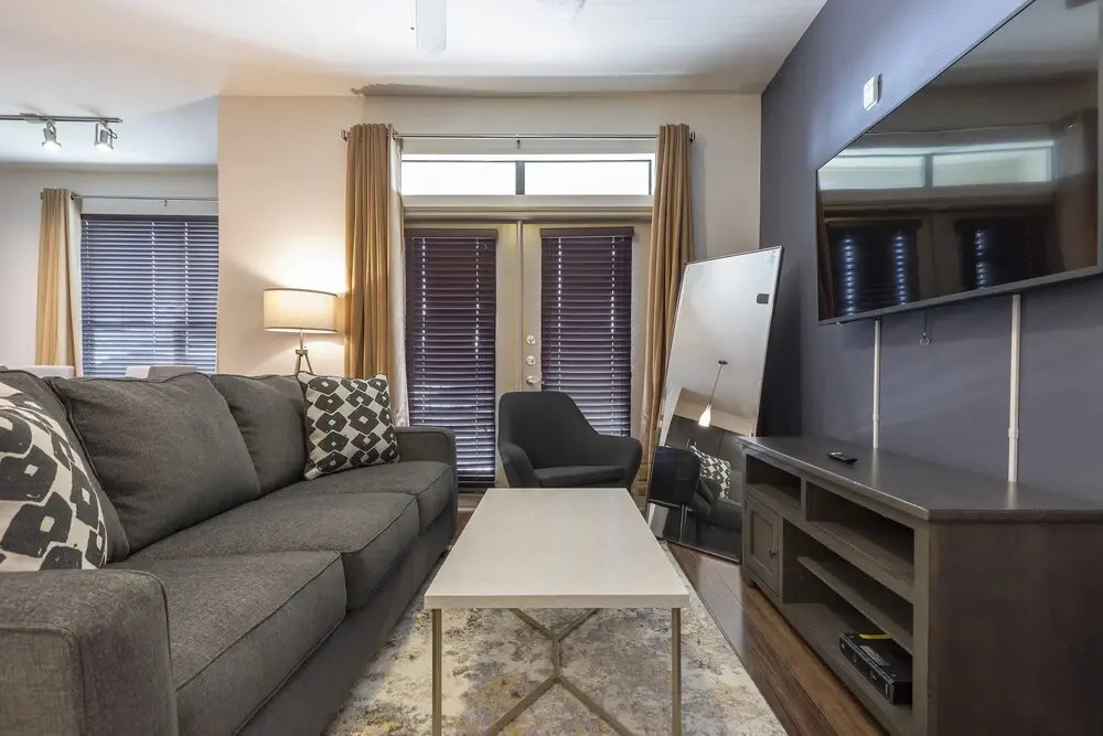 Luxurious King Sized BED Midtown Fully Equipped Condo -