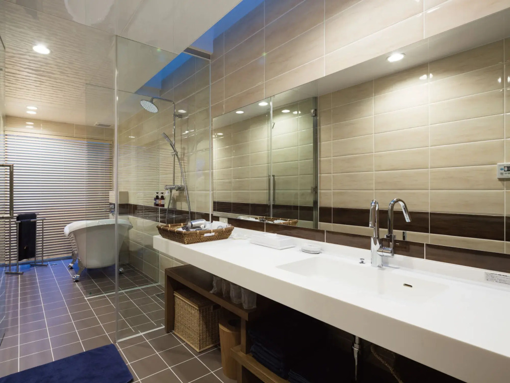 Condominium T-Room
