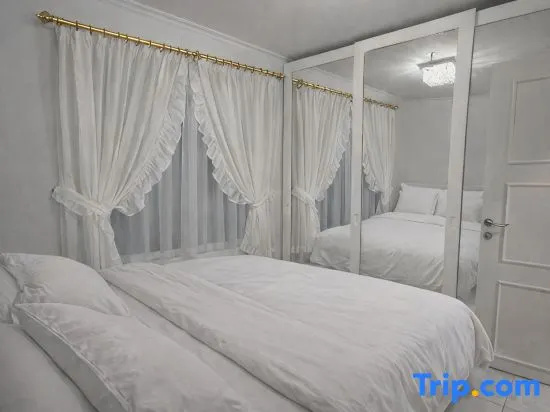 2BR Apartment connected to Mall of Indonesia