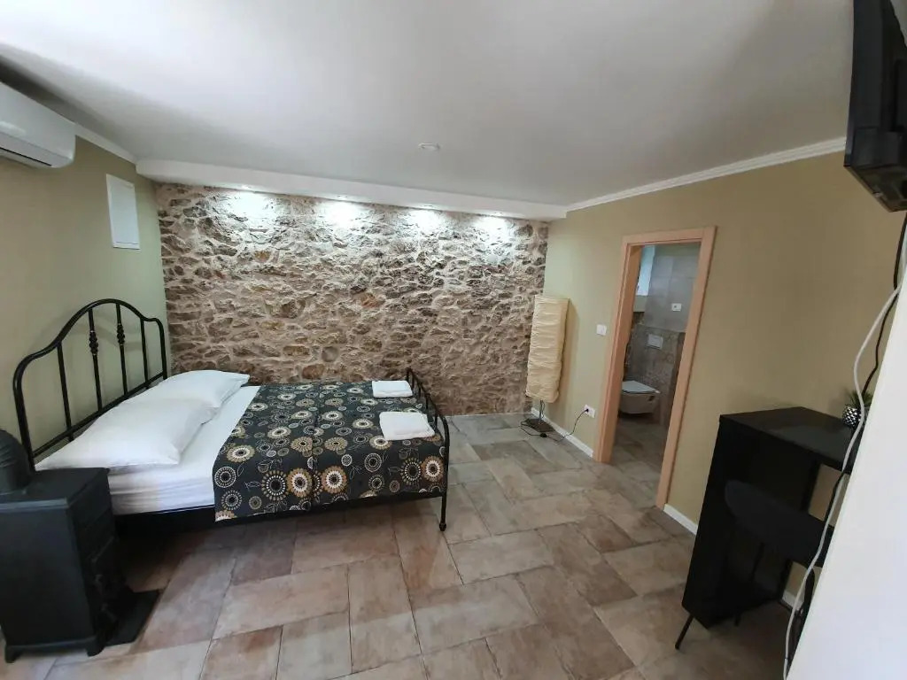 Rustic House Diklo 20m from the sea