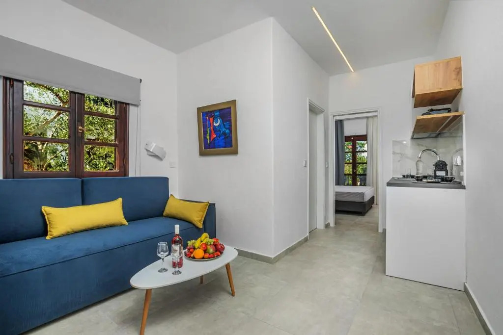 Eleon Suites & Apartments