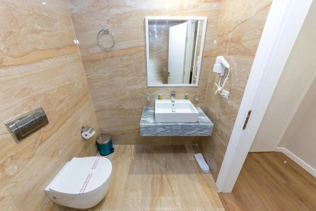 Class Hotel