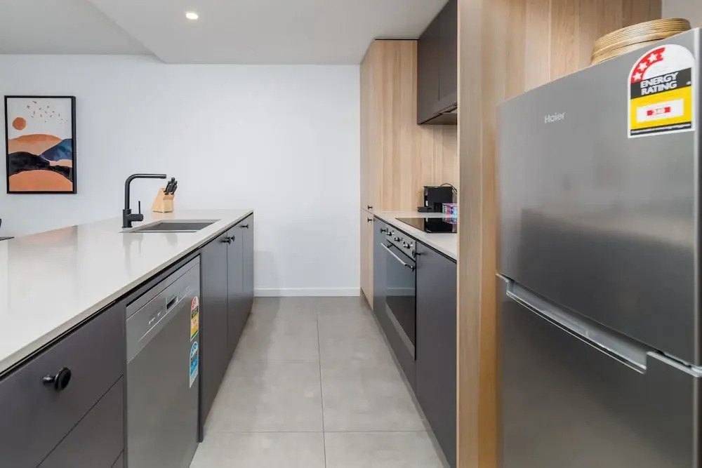 Chic 3-bed in Central With Pool, Sauna and Gym