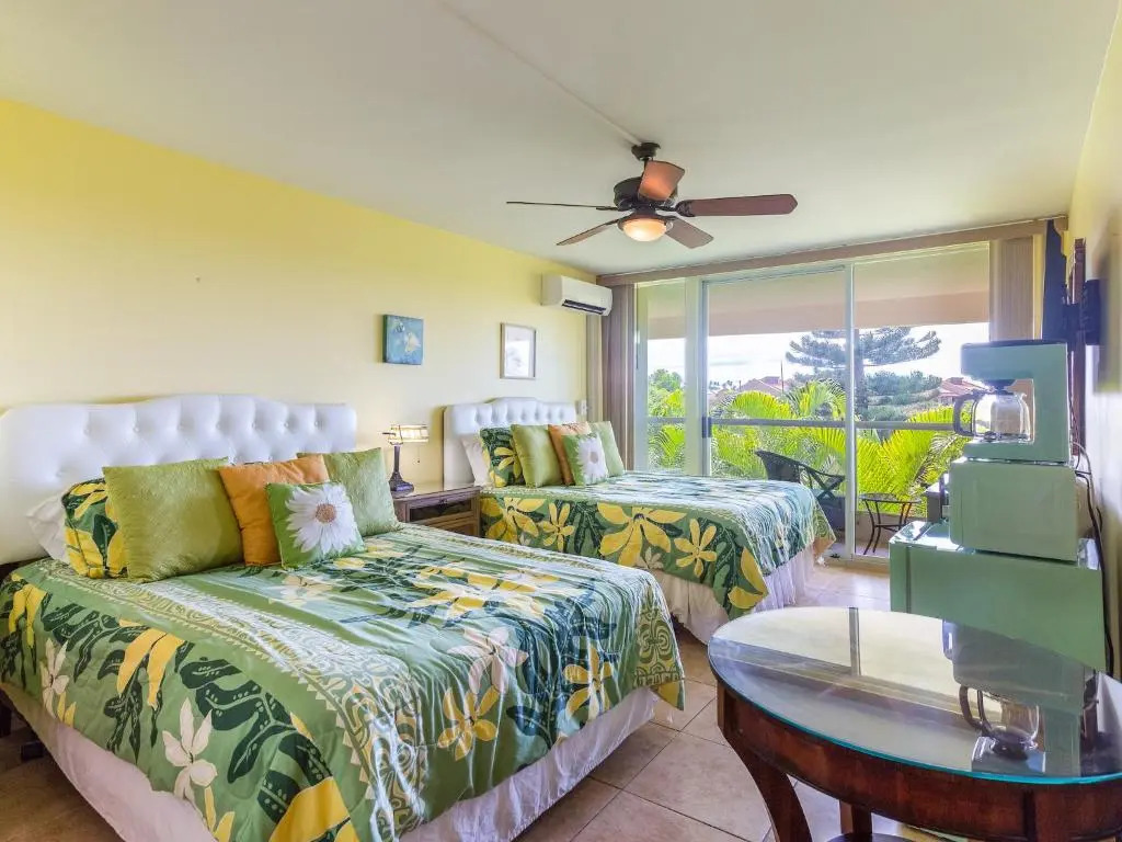 Maui Banyan T-305 - Ocean View Beach Condo for 10