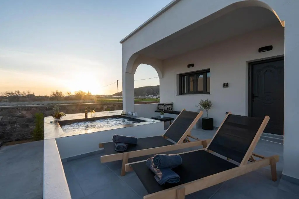 Almira Luxury Suites