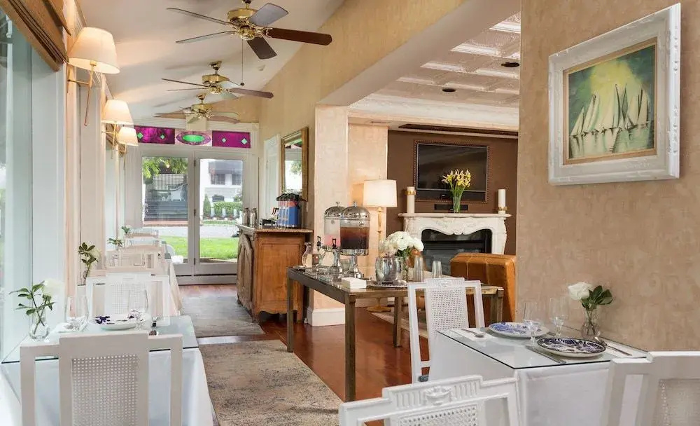 Chateau Inn and Suites