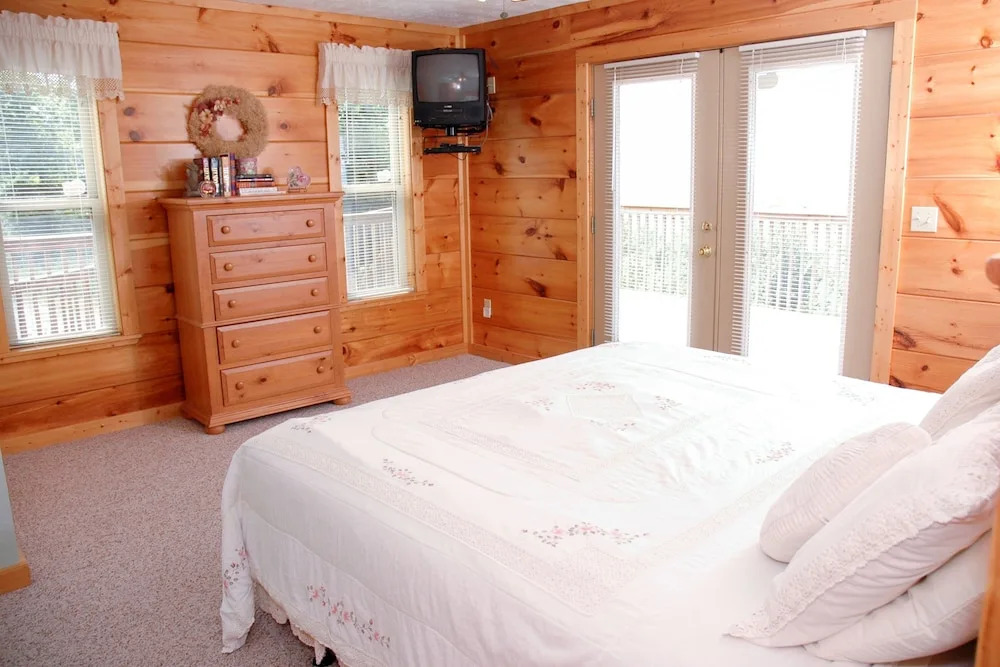 MOUNTAINTOP EXPERIENCE - 4 Br Cabin