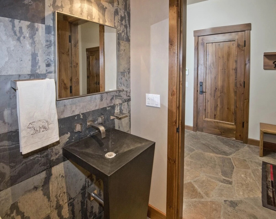 5 Bedroom Private Home With The Easiest Mountain Access Home by Redawning