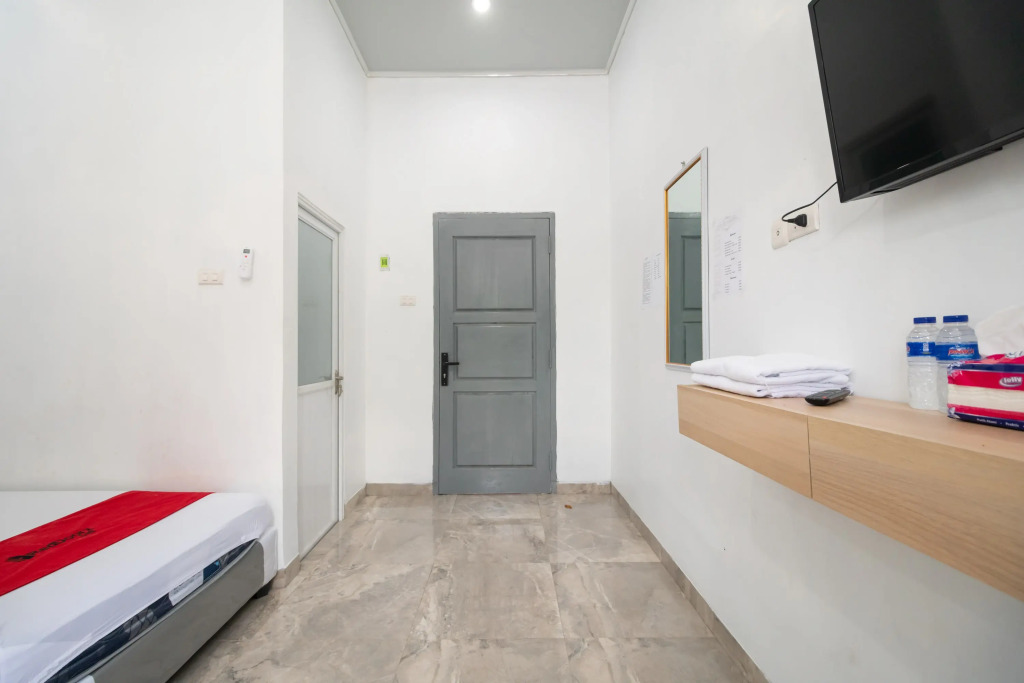RedDoorz Near Tugu Coklat Pesawaran Lampung