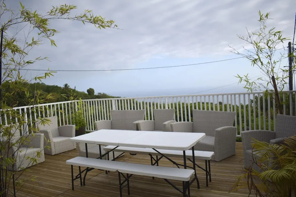 House With 4 Bedrooms in Piton Saint-leu, With Pool Access, Enclosed G