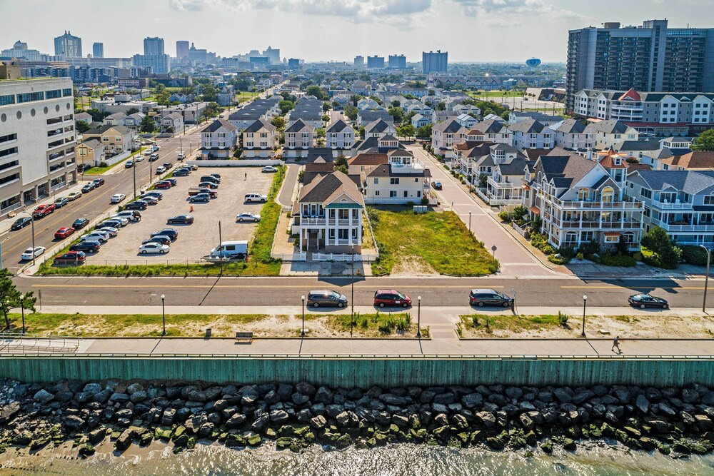 Idyllic Oceanfront Home on Atlantic City Boardwalk