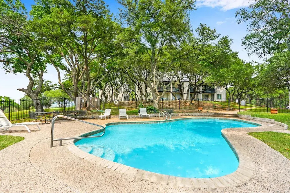 Charming Lakeside Condo - Moments to Lake Fun