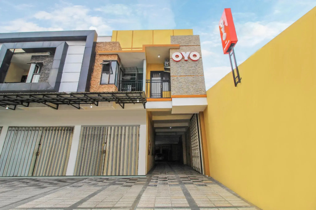 Hotel O Surabaya near Pelangi Park formerly D'best Kutisari