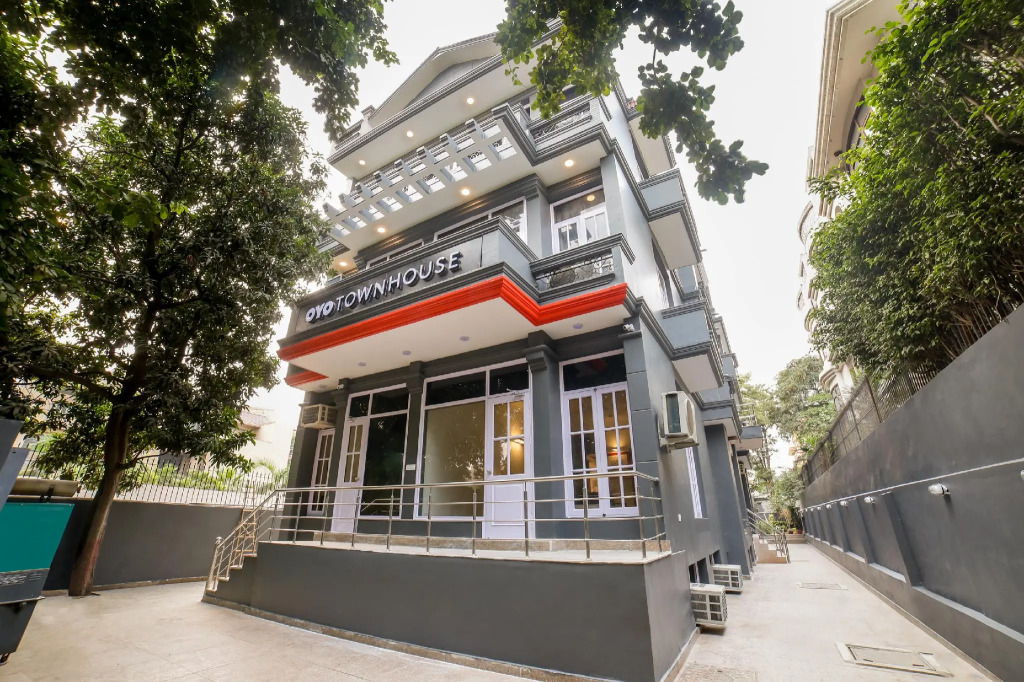 OYO Townhouse 330 DLF Phase-2