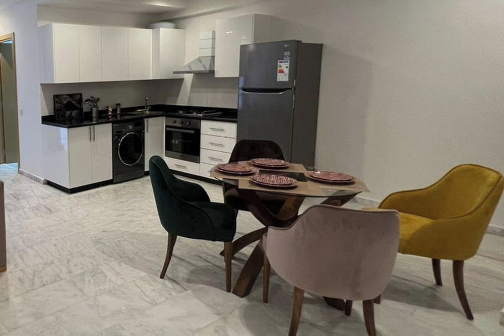 1bed Apartment - Sleeps 4 - Balcony, Wifi, Parking